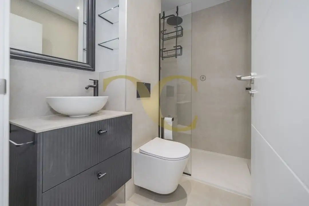 Badezimmer von Wohnung zur Miete in Madrid mit Klimaanlage, Heizung und Privatgarten