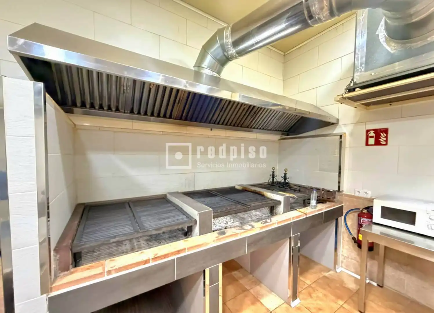Cocina de Local en venta en Alcalá de Henares con Terraza y Alarma