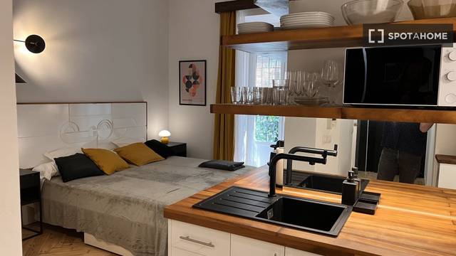 Piso en Alquiler en Cortes - Huertas