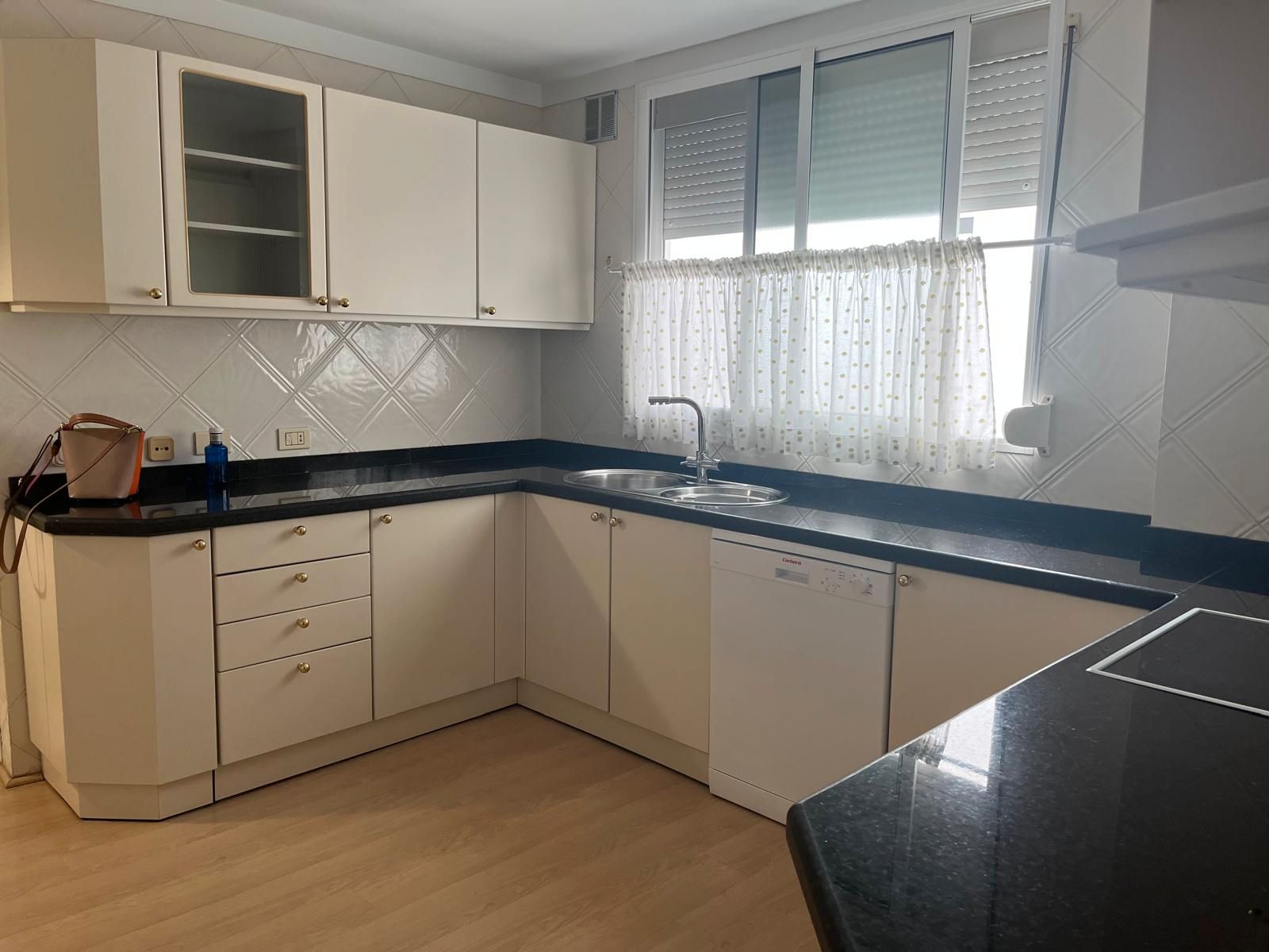 Kitchen of Flat to rent in  Santa Cruz de Tenerife Capital  with Parquet flooring, Oven and Washing machine