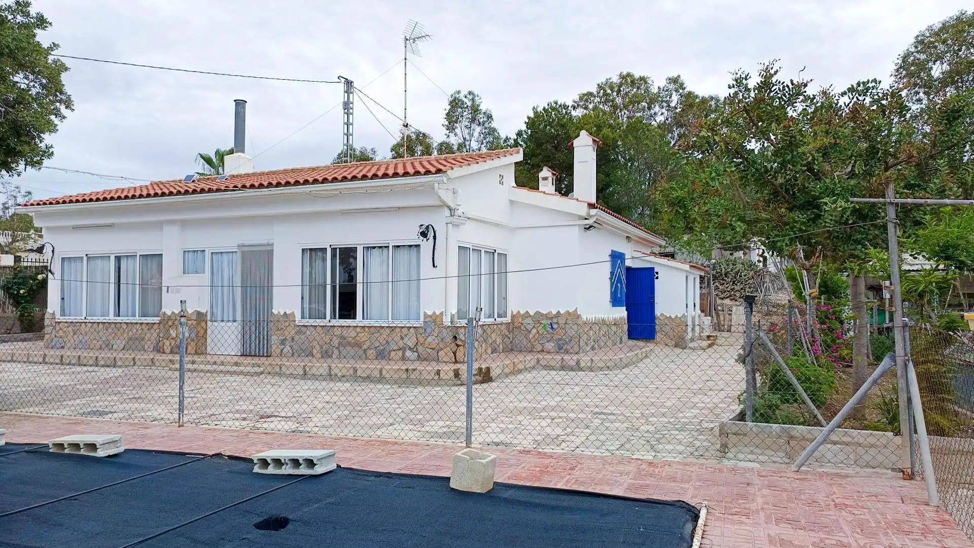Vista exterior de Casa o xalet en venda en Albatera amb Aire condicionat, Jardí privat i Traster