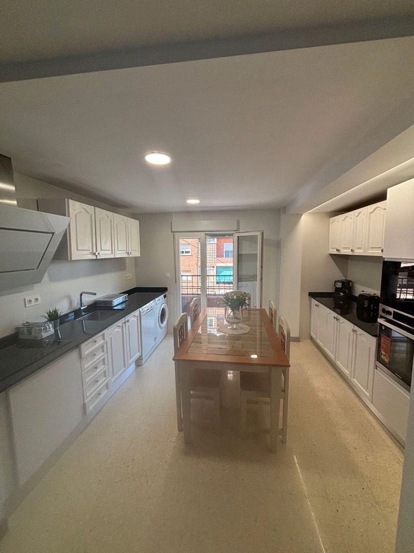 Cuina de Pis de lloguer en  Granada Capital amb Aire condicionat, Moblat i Rentadora