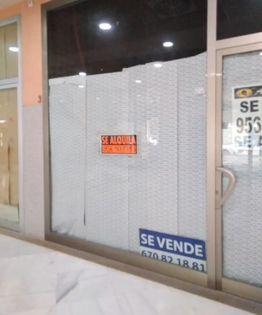 Local comercial en venta en Núcleo urbano, imagen 2