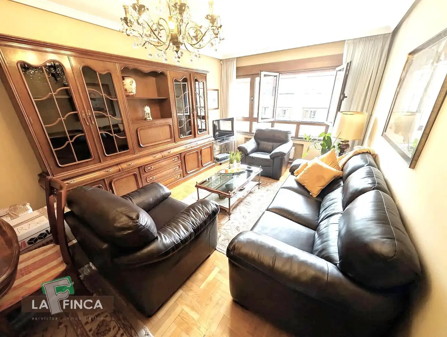 Living room of Flat for sale in Oviedo   with Parquet flooring and Furnished