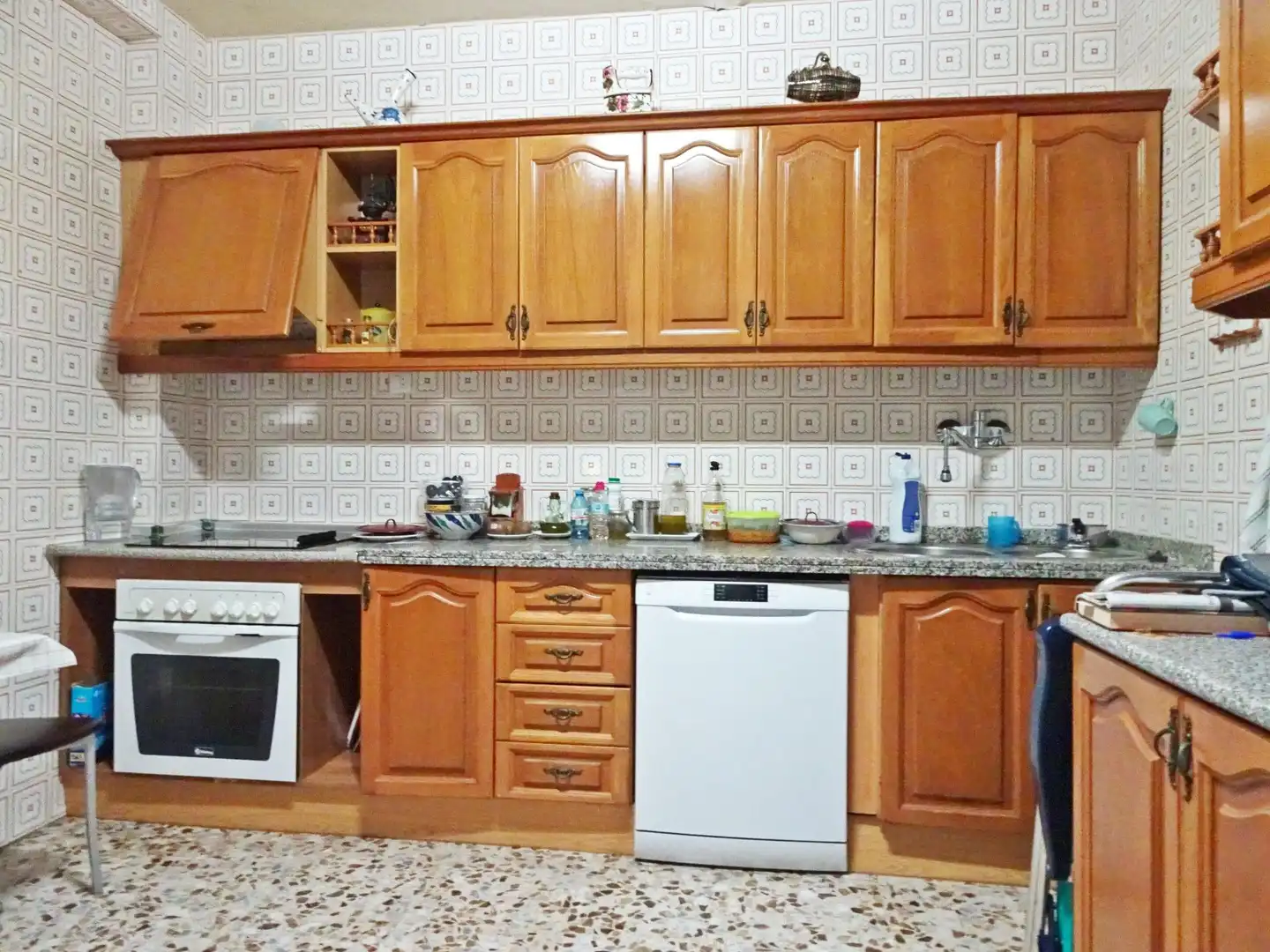 Kitchen of Detached homes for sale in Málaga  with Air Conditioner, Terrace and Furnished