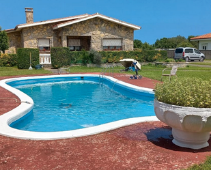 Piscina de Casa o xalet en venda en Gijón  amb Calefacció, Jardí privat i Terrassa