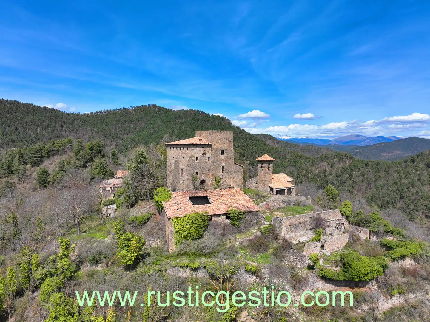 Vista exterior de Finca rústica en venda en Les Llosses amb Jardí privat, Terrassa i Balcó