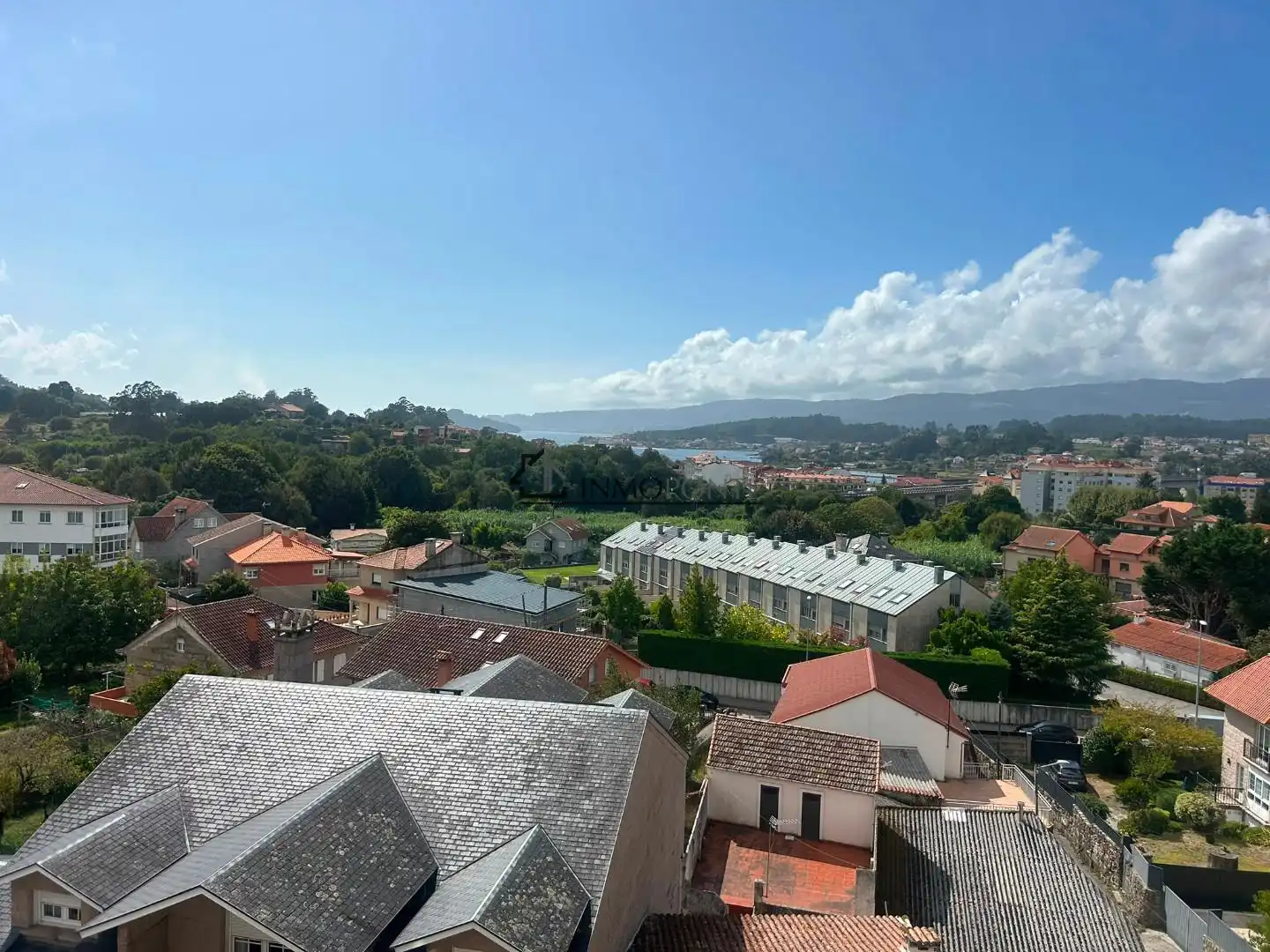 Vista exterior de Apartament en venda en Pontevedra Capital  amb Calefacció i Traster