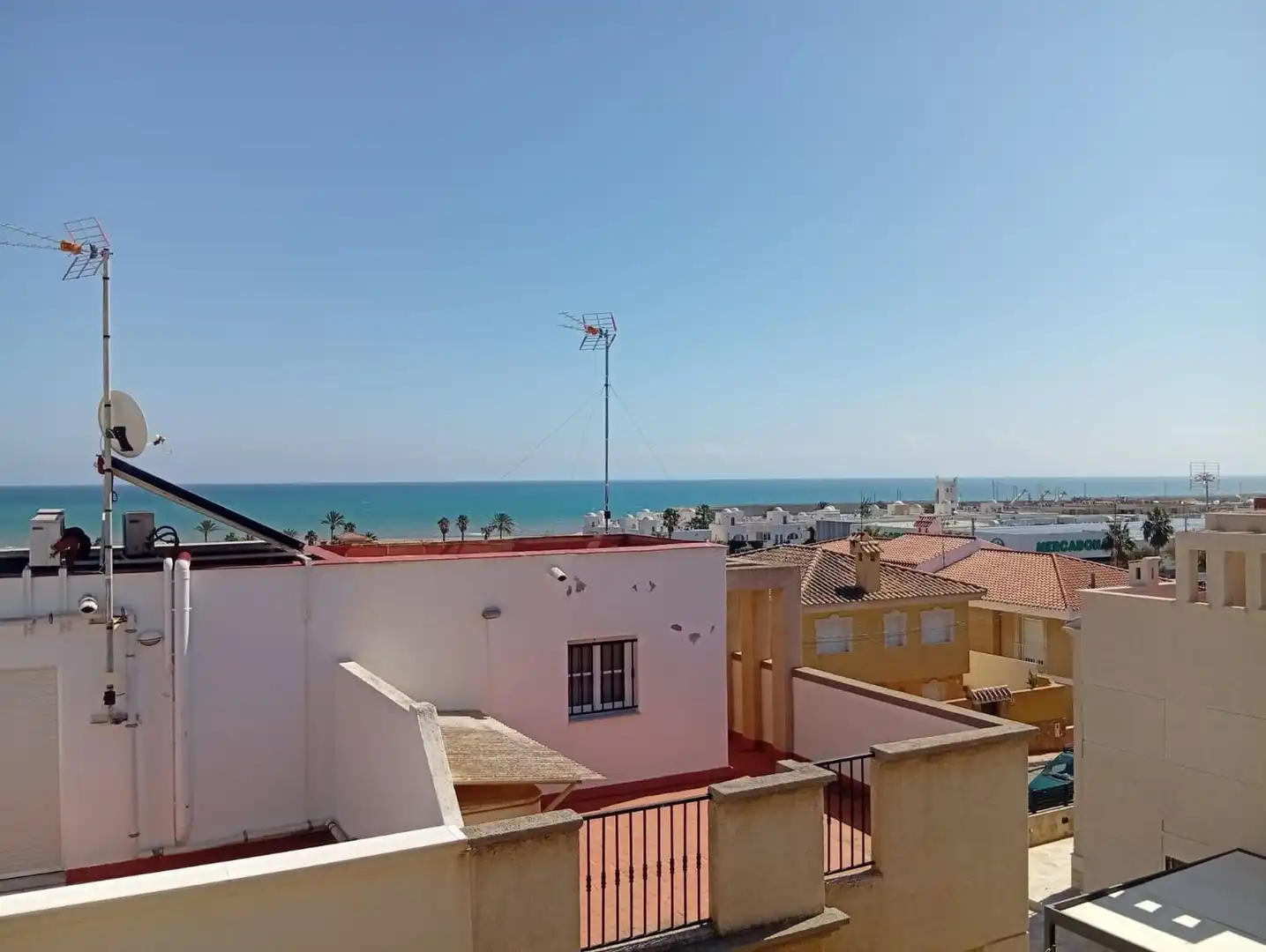 Vista exterior de Casa o xalet en venda en Garrucha amb Terrassa