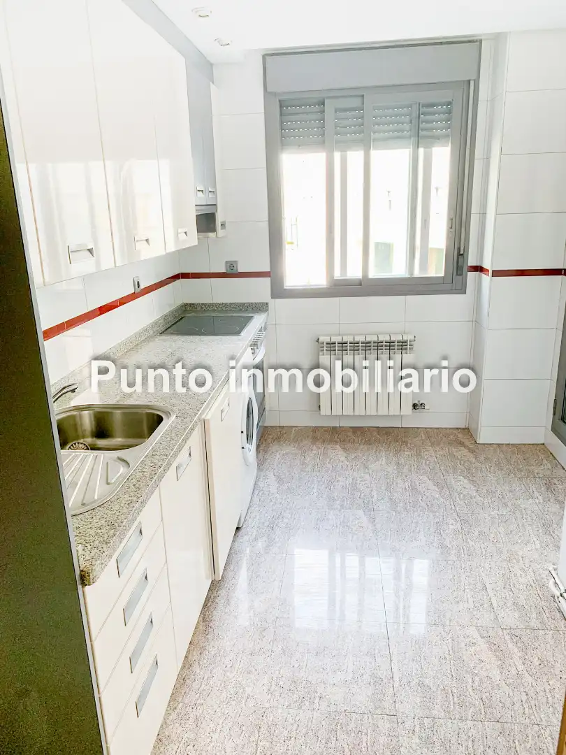Cuina de Pis de lloguer en Valladolid amb Calefacció, Traster i Piscina