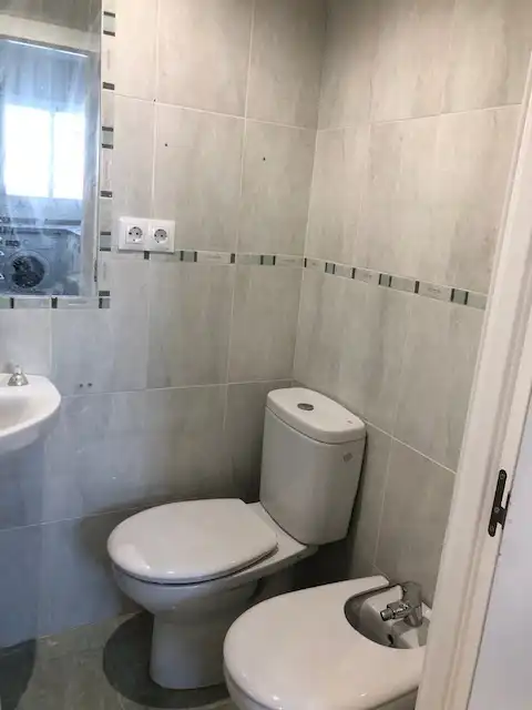 Bany de Pis de lloguer en Córdoba amb Aire condicionat, Calefacció i Forn