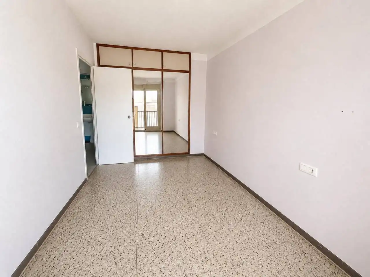 Habitación de Ático en venta en Girona con Calefacción, Terraza y Trastero