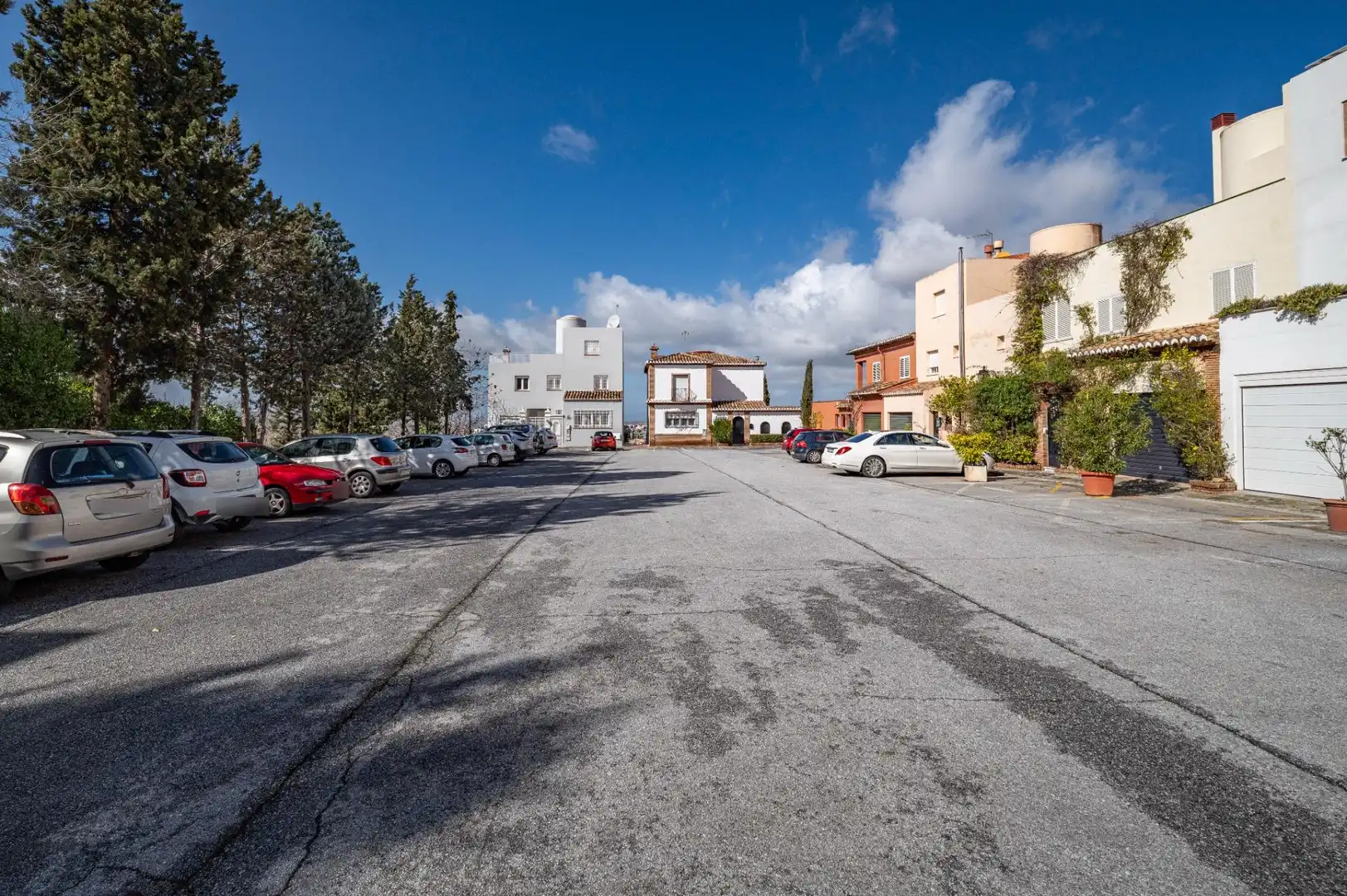 Parking de Casa adosada en venta en Granada con Aire acondicionado y Calefacción