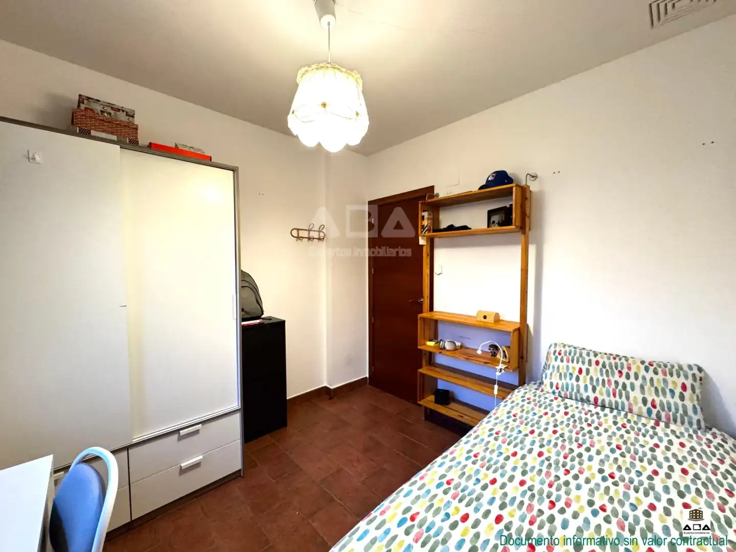 Dormitori de Casa o xalet en venda en Poyales del Hoyo amb Calefacció, Jardí privat i Terrassa