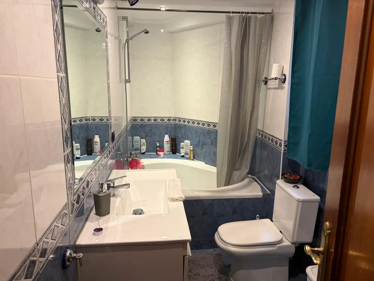 Bathroom of Flat for sale in Basauri   with Heating, Furnished and Balcony