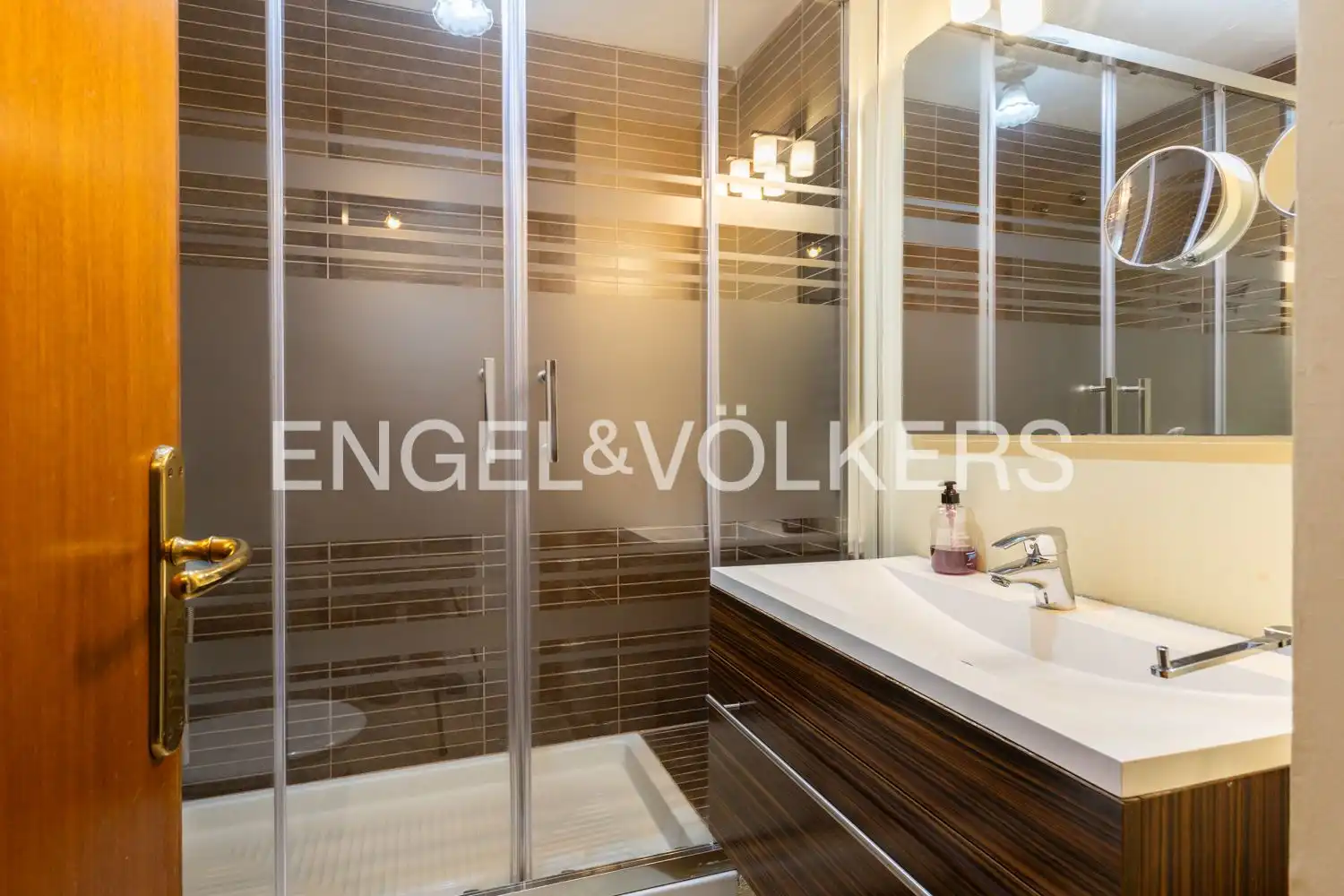 Bathroom of Flat for rent in Valencia  with Air Conditioner, Heating and Parquet flooring
