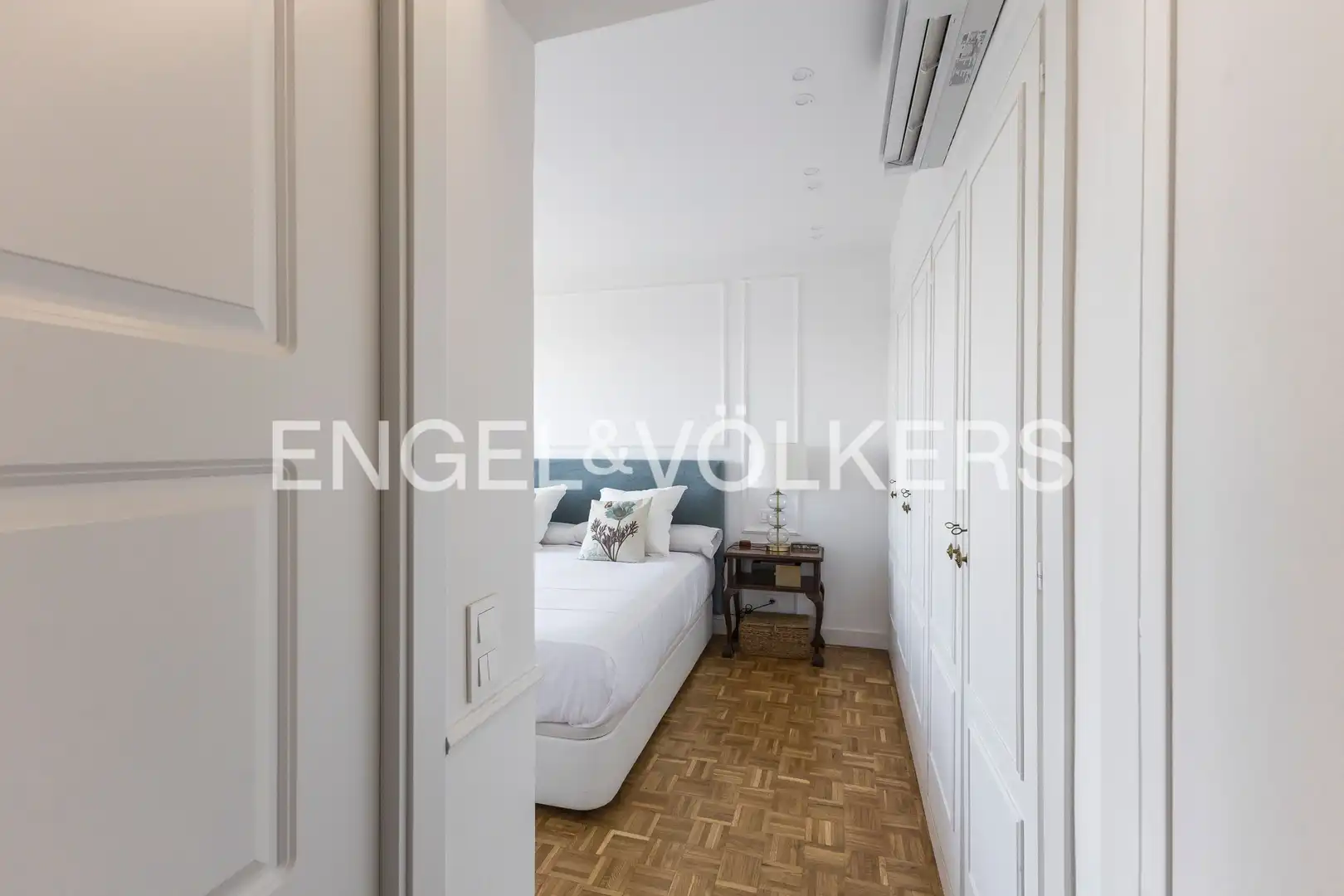 Bedroom of Flat for sale in Madrid  with Air Conditioner, Heating and Parquet flooring
