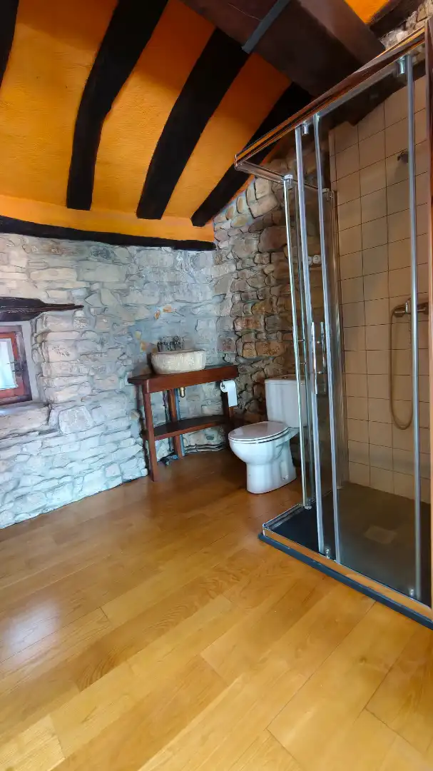 Bathroom of Houses for sale in Avilés  with Parquet flooring and Balcony