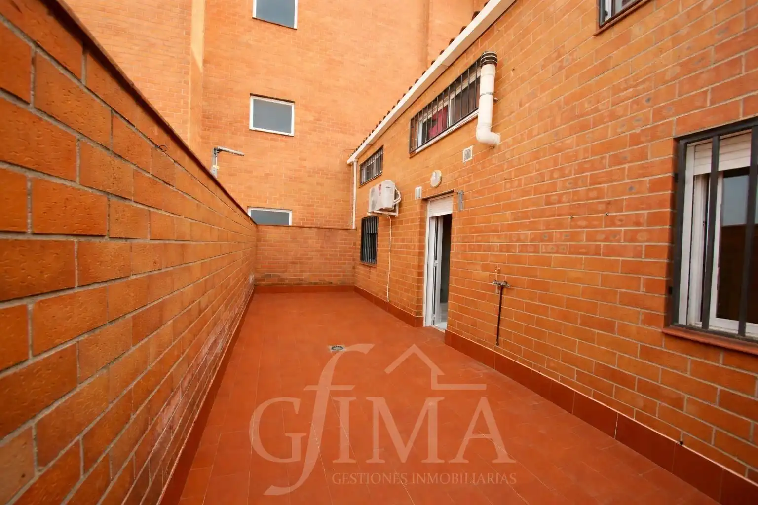 Vista exterior de Piso en venta en Tomelloso con Aire acondicionado y Amueblado