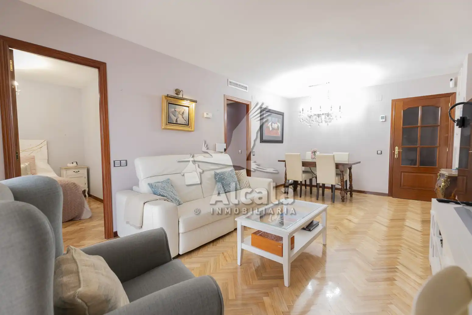 Living room of Flat for sale in Alcalá de Henares  with Air Conditioner, Heating and Parquet flooring