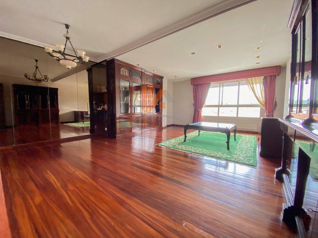 Living room of Flat for sale in Santiago de Compostela   with Oven and Washing machine