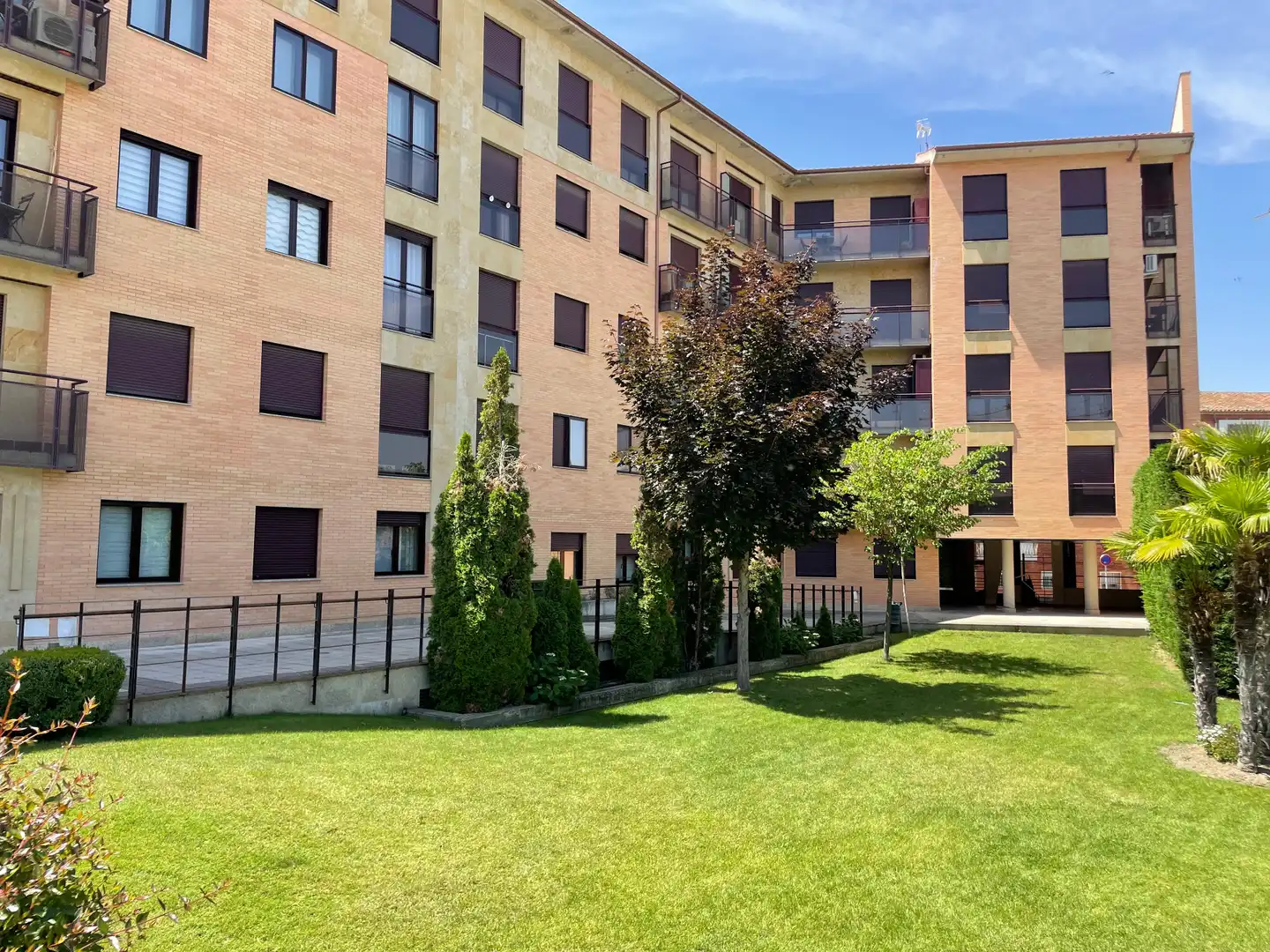 Außenansicht von Wohnung zum Verkauf in Peñaranda de Bracamonte mit Heizung, Privatgarten und Parkett