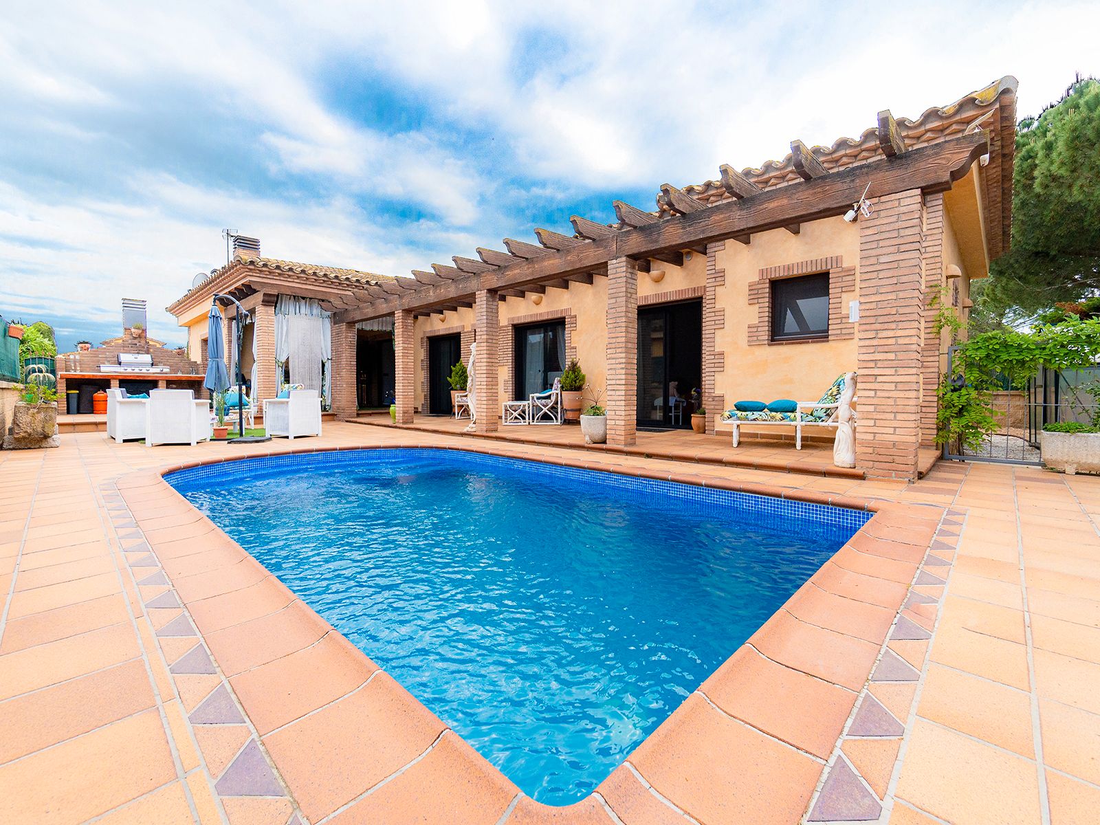 Piscina de Casa o xalet en venda en Torroella de Fluvià amb Aire condicionat, Calefacció i Jardí privat