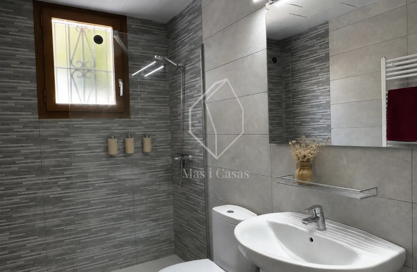 Chalet con terraza en venta en Carrer Vall d'Aran 33, imagen 37
