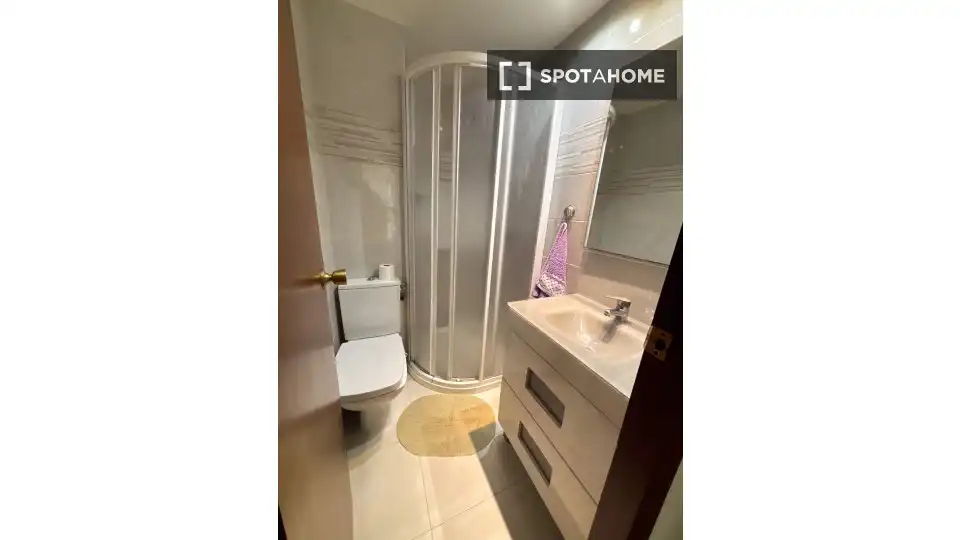 Baño de Piso de alquiler en Valencia con Aire acondicionado, Calefacción y Amueblado