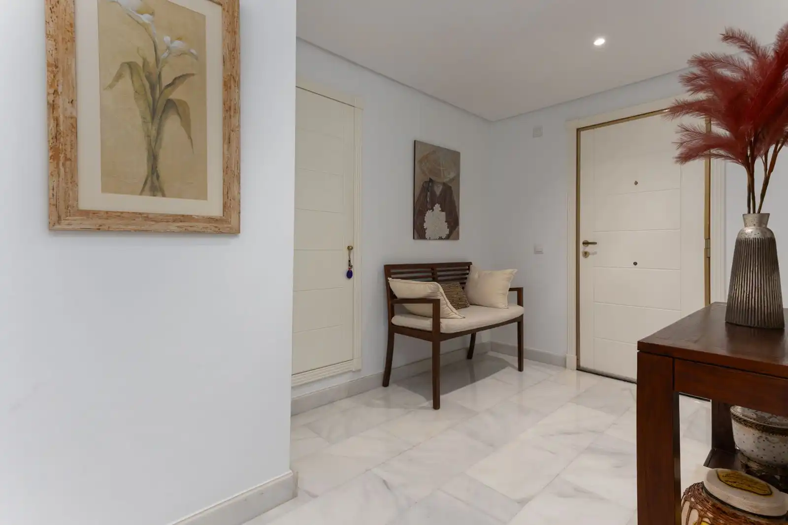 Wohnung zum Verkauf in Marbella mit Klimaanlage, Privatgarten und Terrasse