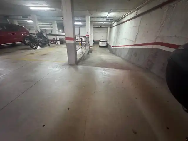Parkplatz von Garage zum Verkauf in Barcelona mit Alarm