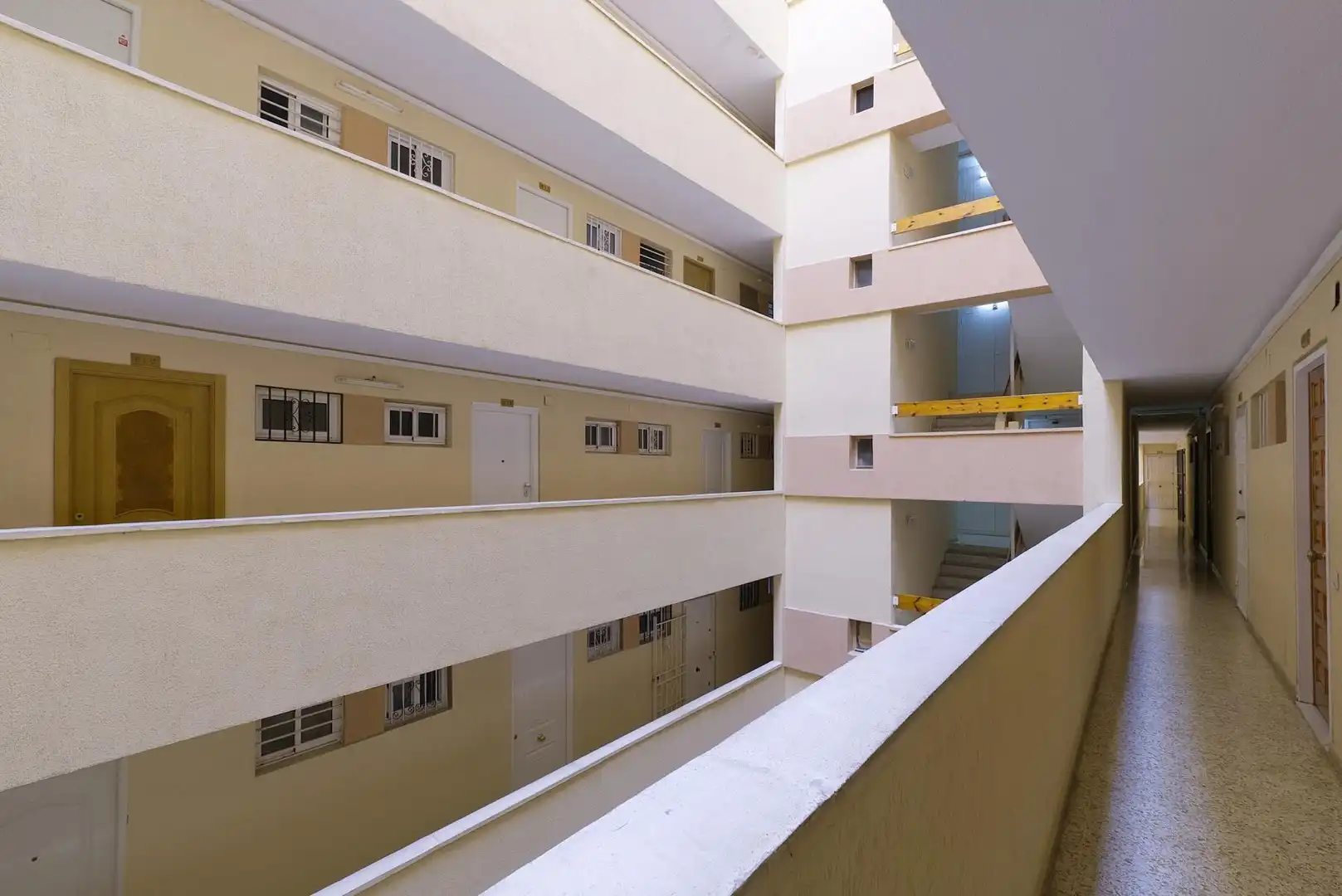 Vista exterior de Estudi en venda en Benalmádena amb Aire condicionat, Terrassa i Piscina comunitària