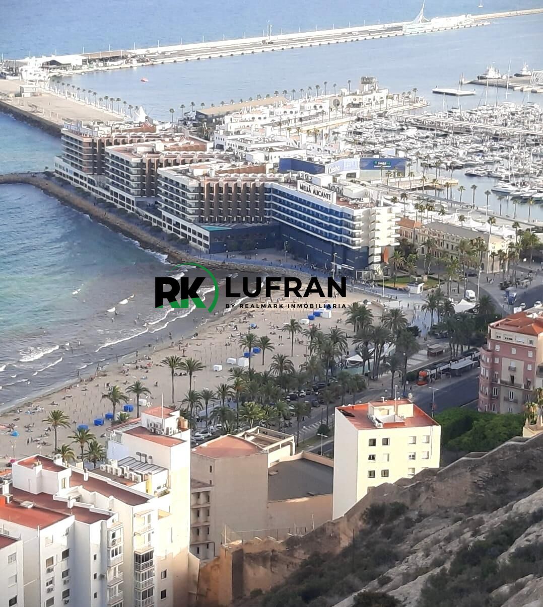 Vista exterior de Apartament en venda en Alicante / Alacant amb Terrassa i Balcó