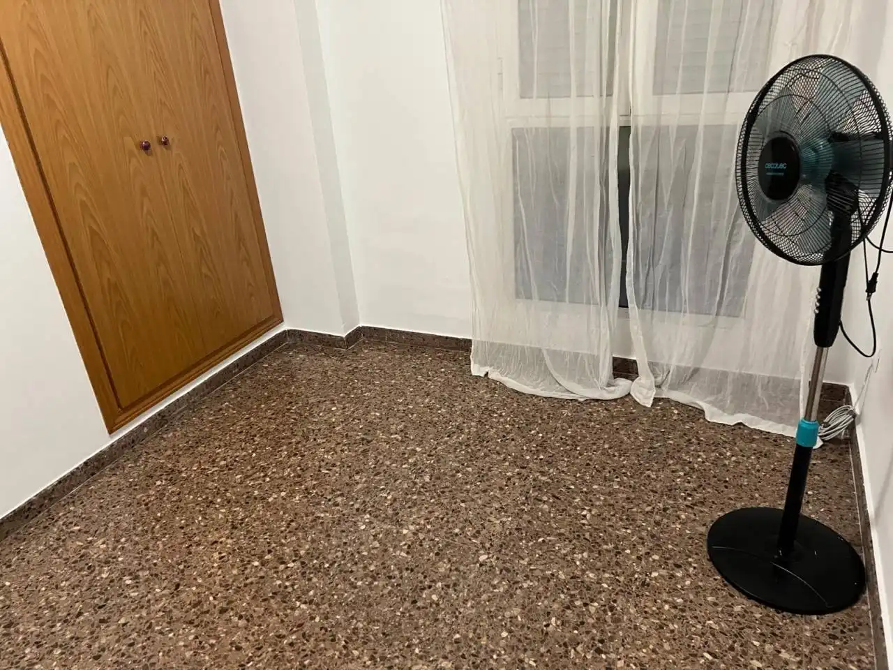 Habitación de Piso de alquiler en Valencia con Aire acondicionado, Calefacción y Amueblado
