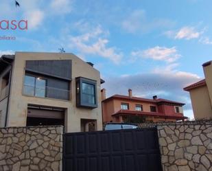 Exterior view of House or chalet for sale in Torrecaballeros  with Balcony