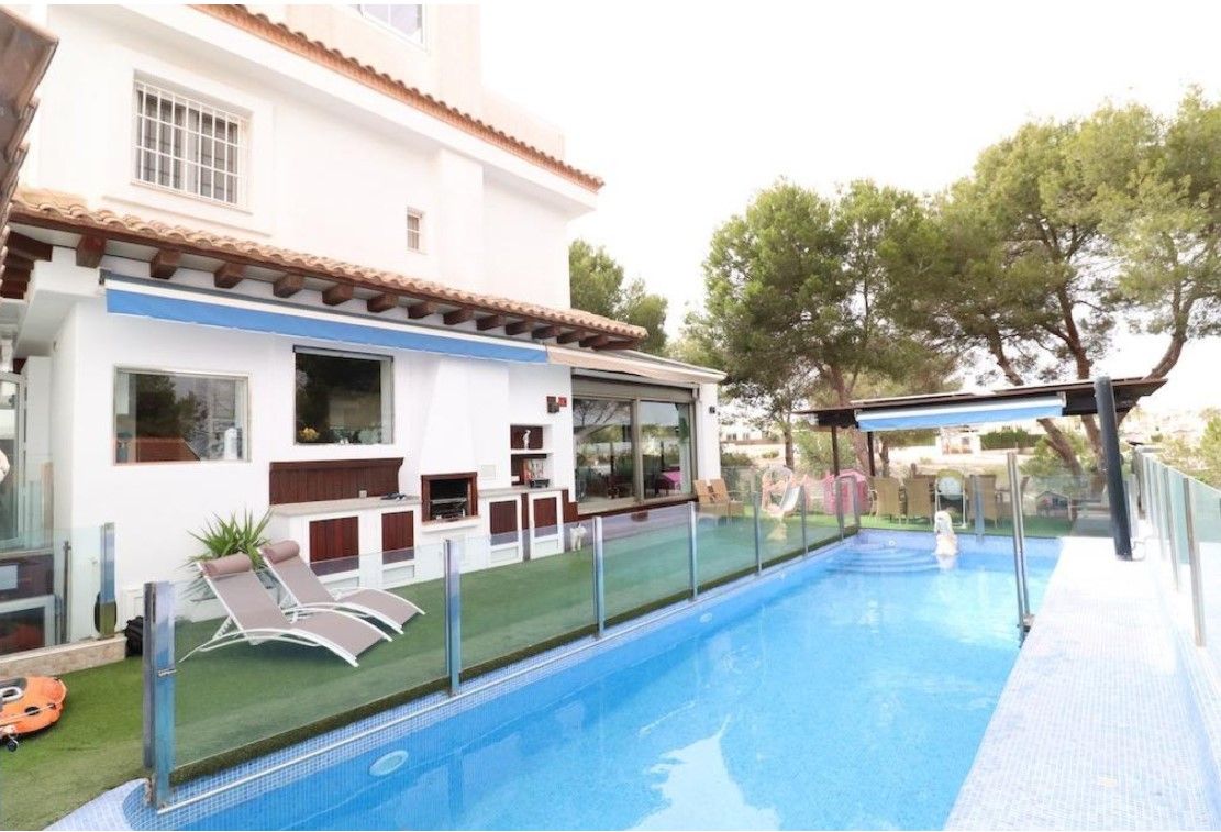 Piscina de Casa o xalet en venda en Orihuela amb Aire condicionat, Calefacció i Terrassa