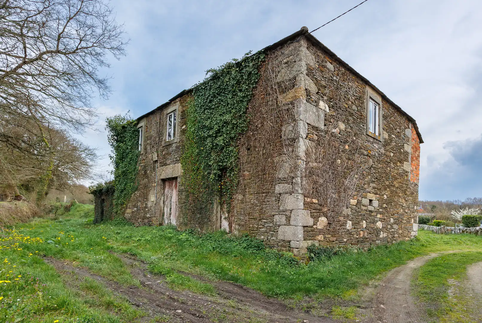 Außenansicht von Country house zum Verkauf in Begonte