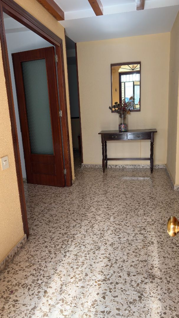 Einfamilien-Reihenhaus zur Miete in San Fernando mit Klimaanlage, Möbliert und Waschmaschine