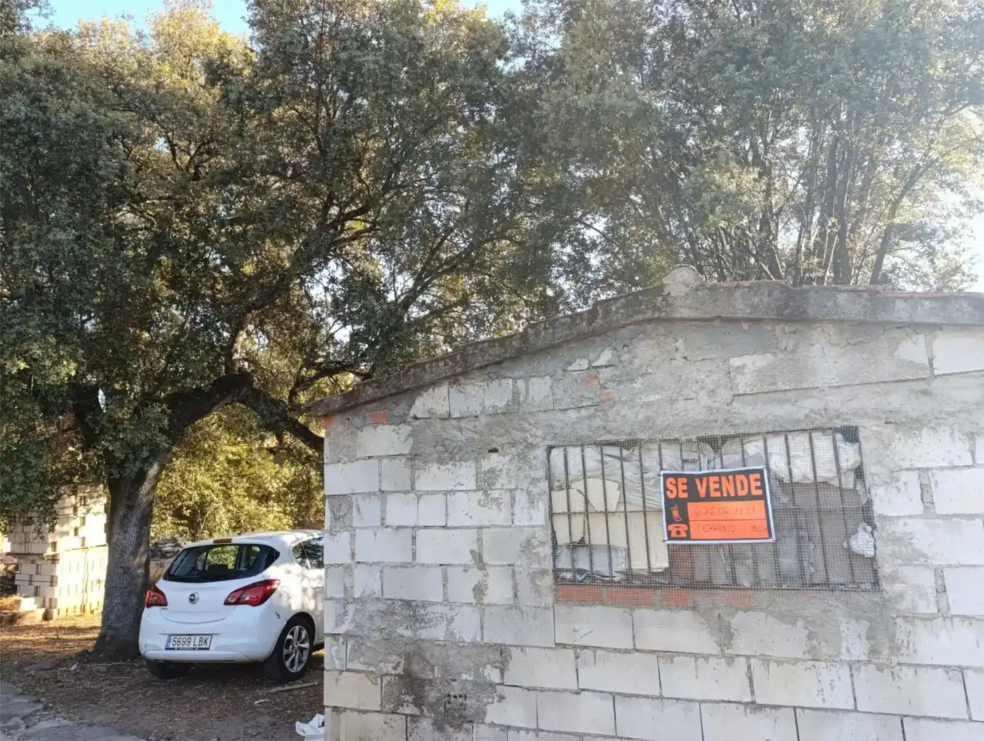 Parking of Country homes for sale in Nuñomoral, Cáceres