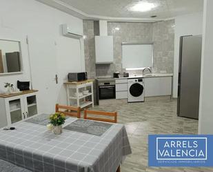 Cuina de Apartament de lloguer en  Valencia Capital amb Aire condicionat, Moblat i Es permeten mascotes