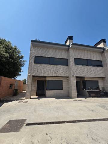 Casa adosada en Alquiler en Carrer Roure, 3 en Ciutat Jardí