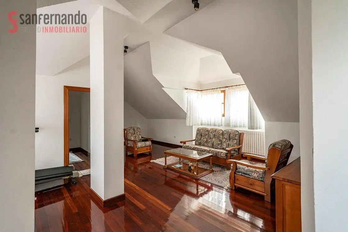 Sala de estar de Casa o chalet en venta en Penagos con Calefacción, Jardín privado y Parquet