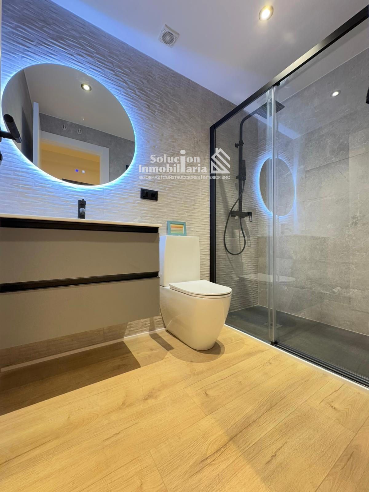 Bathroom of Flat for sale in Salamanca Capital  with Heating and Terrace