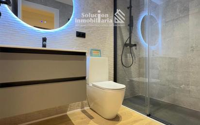Bathroom of Flat for sale in Salamanca Capital  with Heating and Terrace