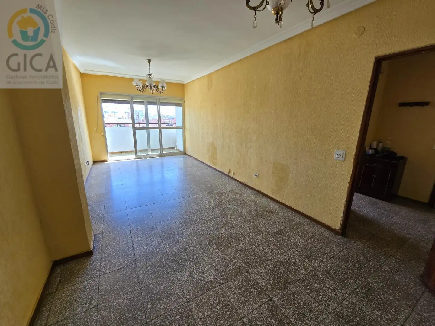 Sala d'estar de Pis en venda en Algeciras amb Jardí privat