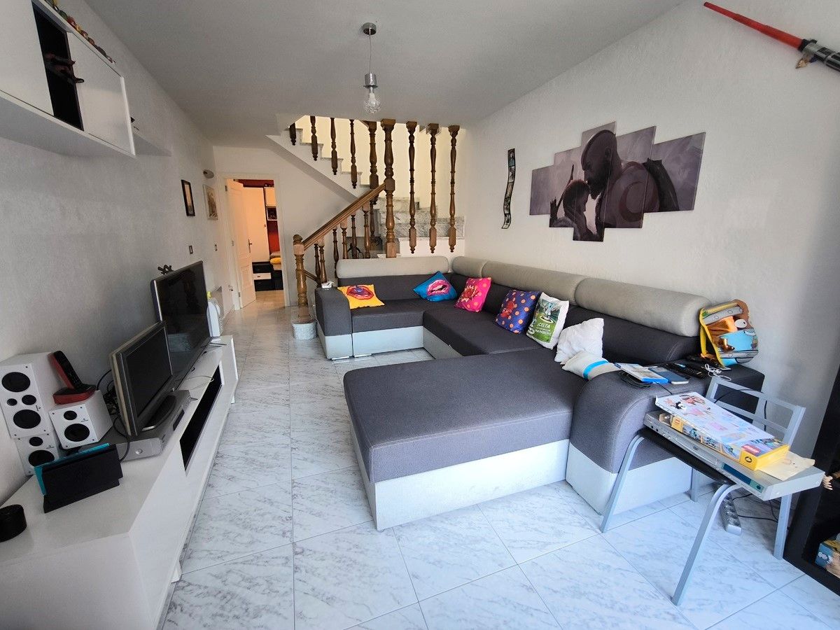 Sala d'estar de Casa o xalet en venda en Vilagarcía de Arousa amb Calefacció i Moblat