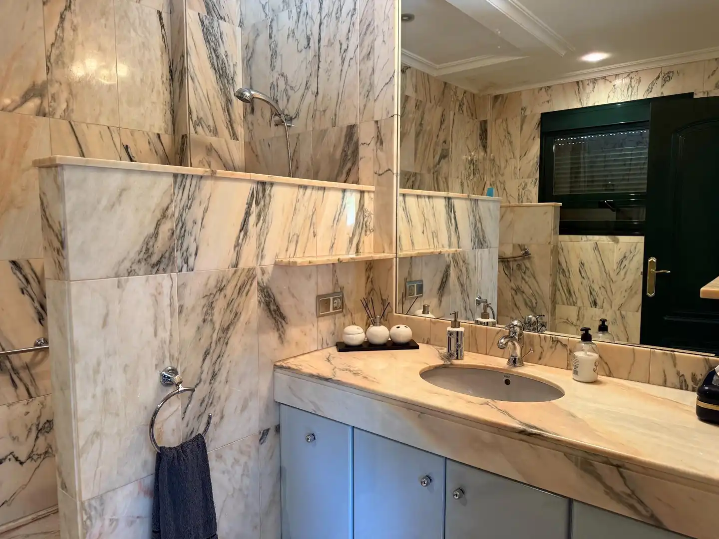 Baño de Casa o chalet en venta en Gelves con Aire acondicionado, Jardín privado y Terraza