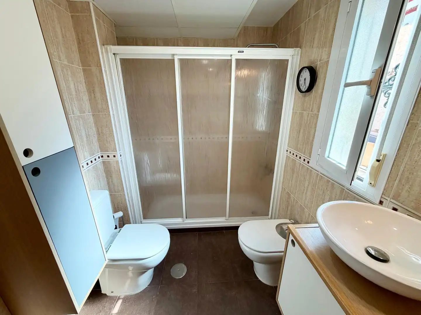 Baño de Piso en venta en Roquetas de Mar con Aire acondicionado, Terraza y Amueblado