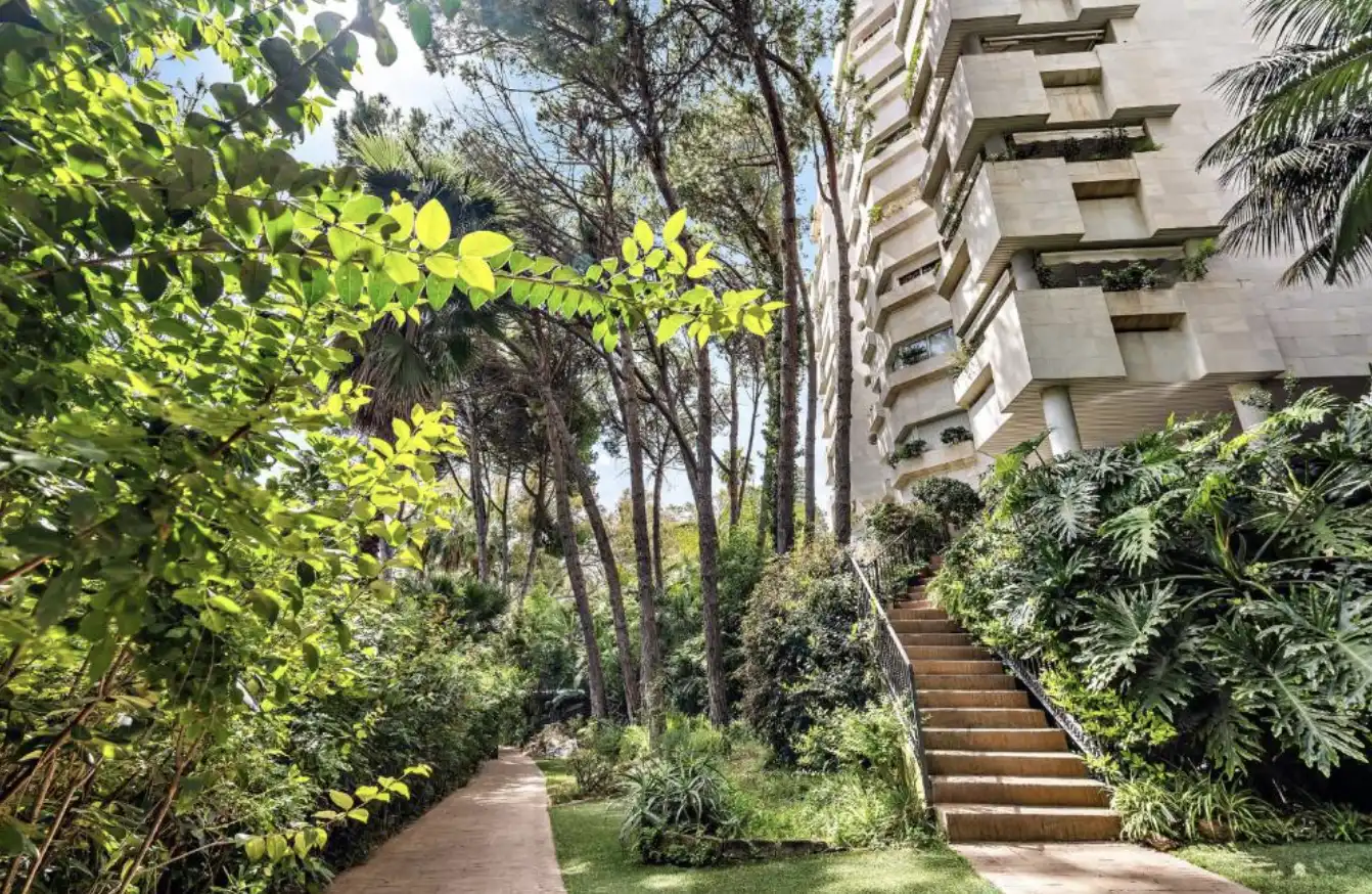 Jardí de Apartament de lloguer en Marbella amb Aire condicionat, Piscina i Moblat