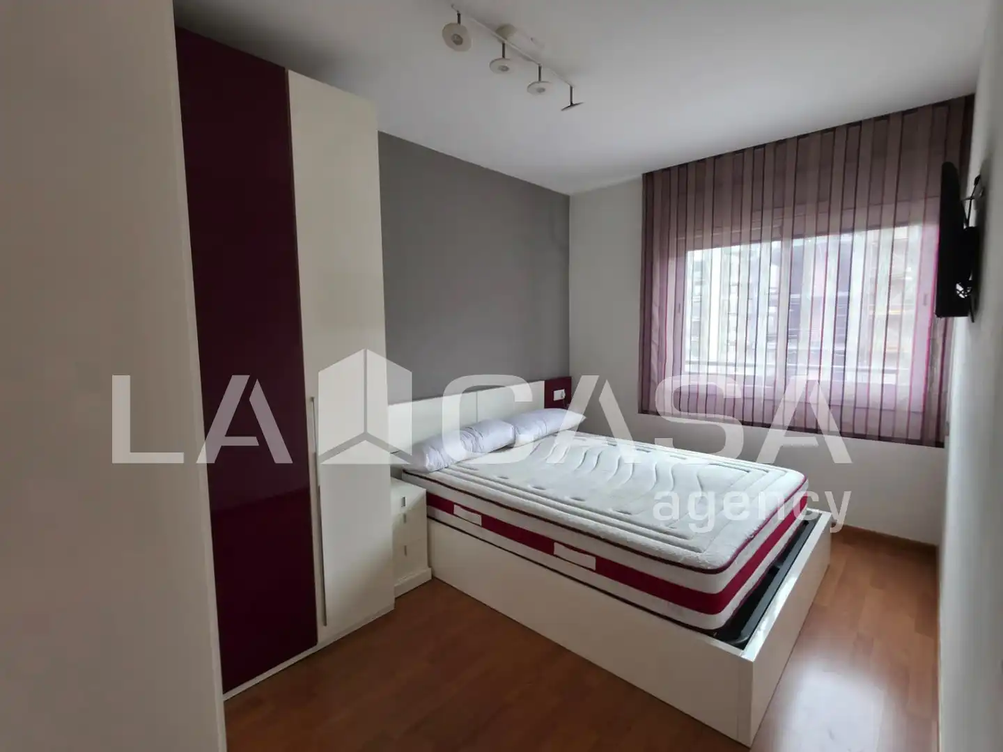 Habitación de Piso en venta en Sabadell con Jardín privado, Parquet y Piscina